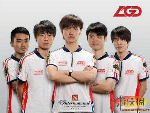 拜仁官方：此前小腿肌肉受伤的诺伊尔今日恢复有球训练.